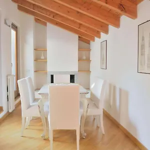 Apartamento Mansarda In Piazza Duomo, Milán